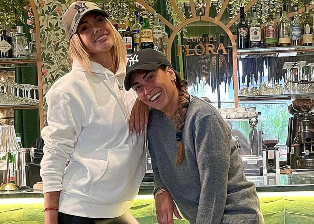 ''Pensavo di non sopravvivere'': Melissa Satta rivela perché è andata dallo psichiatra con l’amica Simona Salvemini