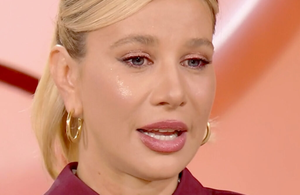 ''Nina ha vissuto come un trauma che non la pubblico più sui social'': Clizia Incorvaia parla del processo in corso col padre di sua figlia per le foto condivise online