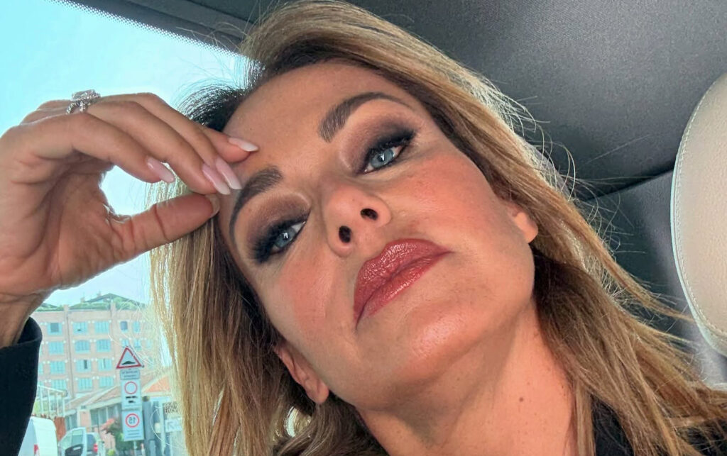 Sonia Bruganelli rivela per la prima volta l’aborto avuto quando Bonolis ''non era pronto'': ''Dopo l’intervento non è finita lì, situazione tossica''