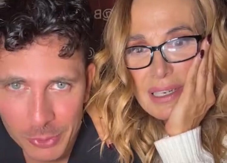 Barbara d’Urso risponde in diretta alla domanda che tutti si fanno sul suo insegnante di 'Ballando'