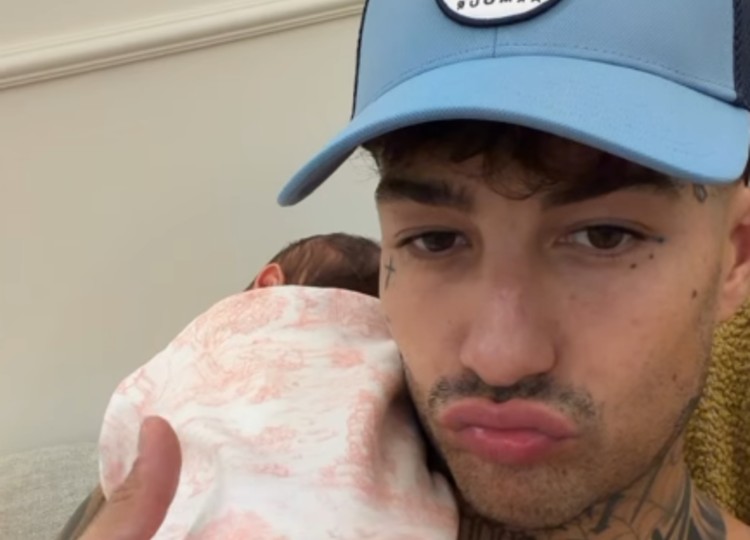 Tony Effe papà dolcissimo con la piccola Priscilla