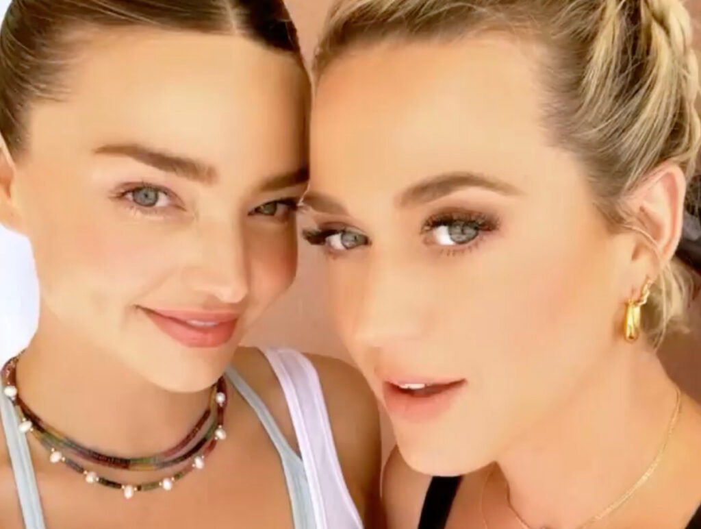 L’incredibile legame tra Katy Perry e la supermodel Miranda Kerr, entrambe ex di Orlando Bloom: ''Le voglio più bene che a lui'' L’incredibile legame tra Katy Perry e la supermodel Miranda Kerr, entrambe ex di Orlando Bloom: ''Le voglio più bene che a lui''