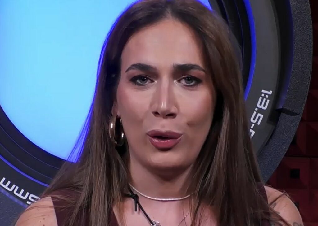 Il GF mostra la foto di Ivana Castorina prima della transizione: arriva il marito a farle una sorpresa Il GF mostra la foto di Ivana Castorina prima della transizione: arriva il marito a farle una sorpresa