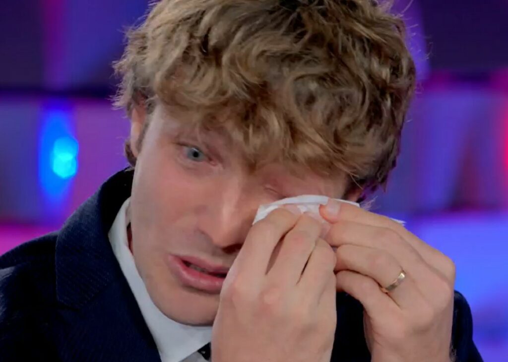 ''Sarà un compleanno diverso'': Paolo Ciavarro in lacrime in tv rivela tutto il dolore per la morte della madre Eleonora Giorgi ''Sarà un compleanno diverso'': Paolo Ciavarro in lacrime in tv rivela tutto il dolore per la morte della madre Eleonora Giorgi