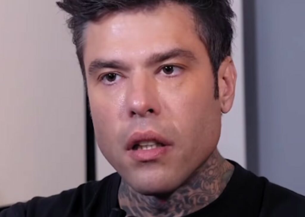 ''La mia prima volta'': Fedez svela come ha perso la verginità da adolescente ''La mia prima volta'': Fedez svela come ha perso la verginità da adolescente
