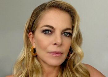 ''Sono in perimenopausa'': Claudia Gerini svela quanto sia pesante l’impatto psicologico del cambiamento