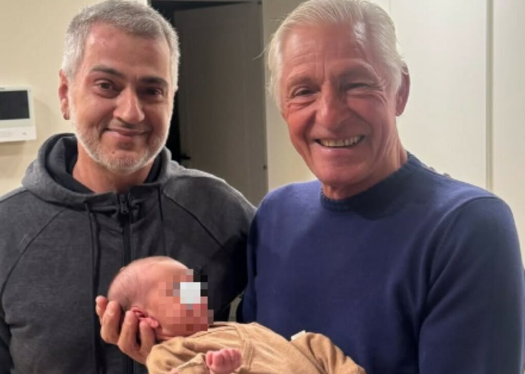 Francesco Moser conosce la nipotina: la prima foto della figlia di Cecilia Rodriguez e Ignazio Moser coi nonni, guarda