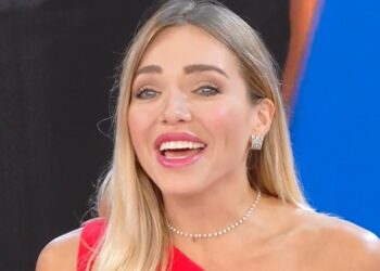 ''Ho preso 30 kg in poco tempo'': la conduttrice Carolina Rey lo confessa in tv e parla del problema di salute