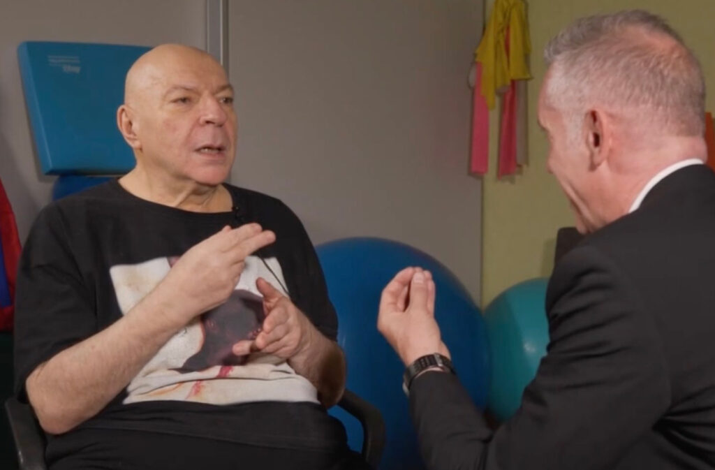 Come sta Platinette dopo il secondo terribile ictus? 'Le Iene' mostrano la riabilitazione e la dottoressa rivela quante possibilità ci sono che torni come prima Come sta Platinette dopo il secondo terribile ictus? 'Le Iene' mostrano la riabilitazione e la dottoressa rivela quante possibilità ci sono che torni come prima