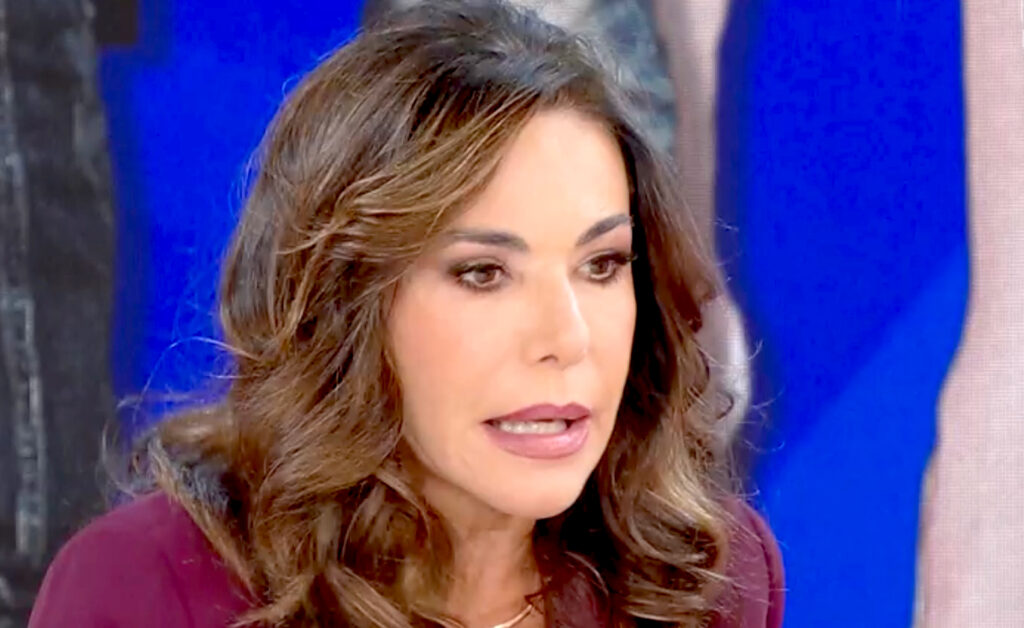 Emanuela Folliero torna a parlare di quando scoprì che l’ex fidanzato la tradiva con una donna trans e rivela cosa fece quando lui la ricontattò Emanuela Folliero torna a parlare di quando scoprì che l’ex fidanzato la tradiva con una donna trans e rivela cosa fece quando lui la ricontattò