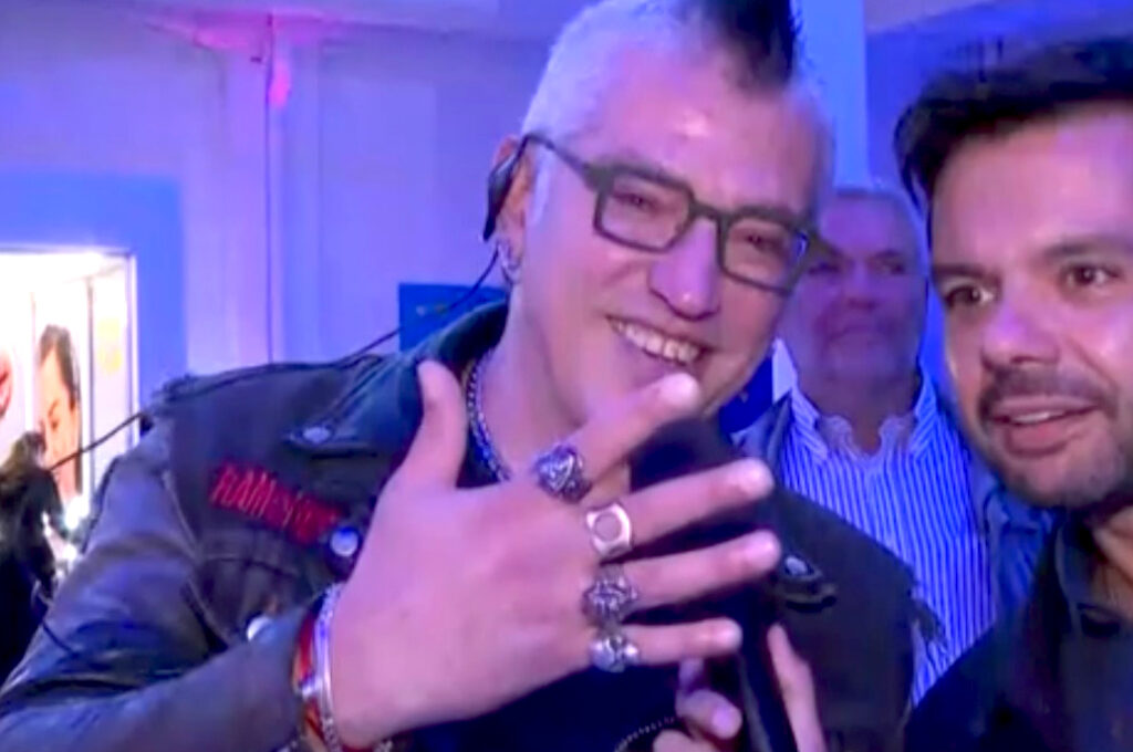 Il figlio di Orietta Berti si collega con la Balivo, stupore nello studio tv: ''Qui nessuno crede che sei tu'' Il figlio di Orietta Berti si collega con la Balivo, stupore nello studio tv: ''Qui nessuno crede che sei tu''