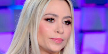 ''Ci credevo tantissimo, io sono seria e fedele'': Martina Stella sulla separazione, ammette che il suo matrimonio era ''un po’ affollato'' ''Ci credevo tantissimo, io sono seria e fedele'': Martina Stella sulla separazione, ammette che il suo matrimonio era ''un po’ affollato''