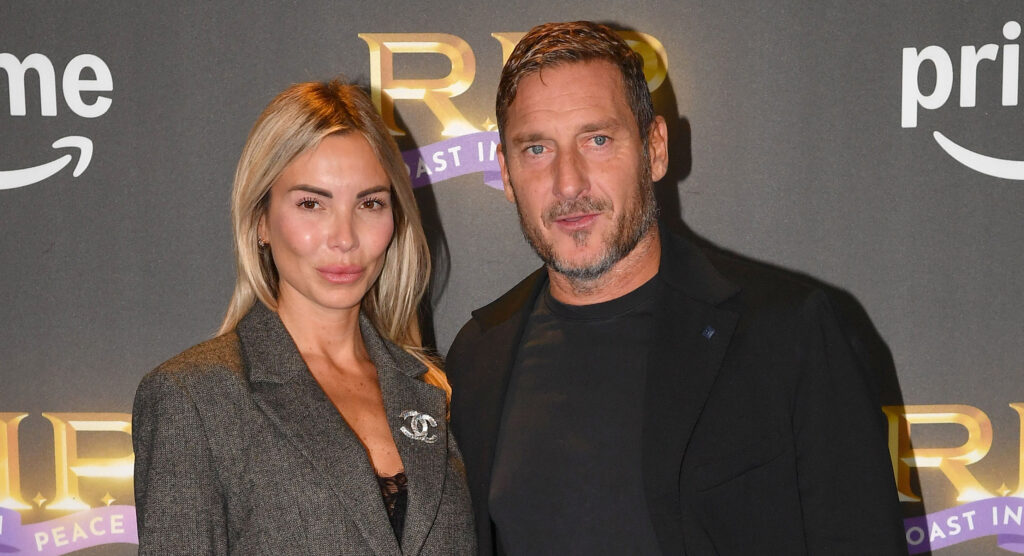 Francesco Totti e Noemi Bocchi: nuova rarissima uscita di coppia sul red carpet, guarda Francesco Totti e Noemi Bocchi: nuova rarissima uscita di coppia sul red carpet, guarda