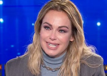 ''Vorrei ricominciare dall'inizio il mio essere madre'': Sonia Bruganelli in lacrime in tv confessa il suo rimpianto