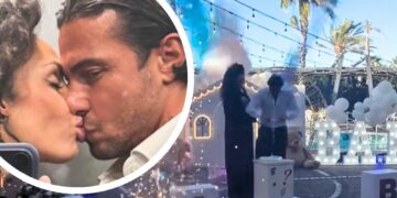 Raffaella Fico, incinta, rivela se aspetta un maschio o una femmina: le immagini dell’emozionante gender reveal Raffaella Fico, incinta, rivela se aspetta un maschio o una femmina: le immagini dell’emozionante gender reveal