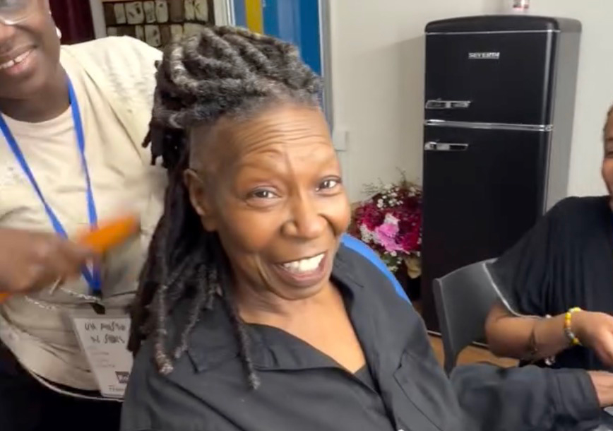 Whoopi Goldberg è arrivata a Napoli: il video dal camerino fa impazzire i fan di Un posto al sole