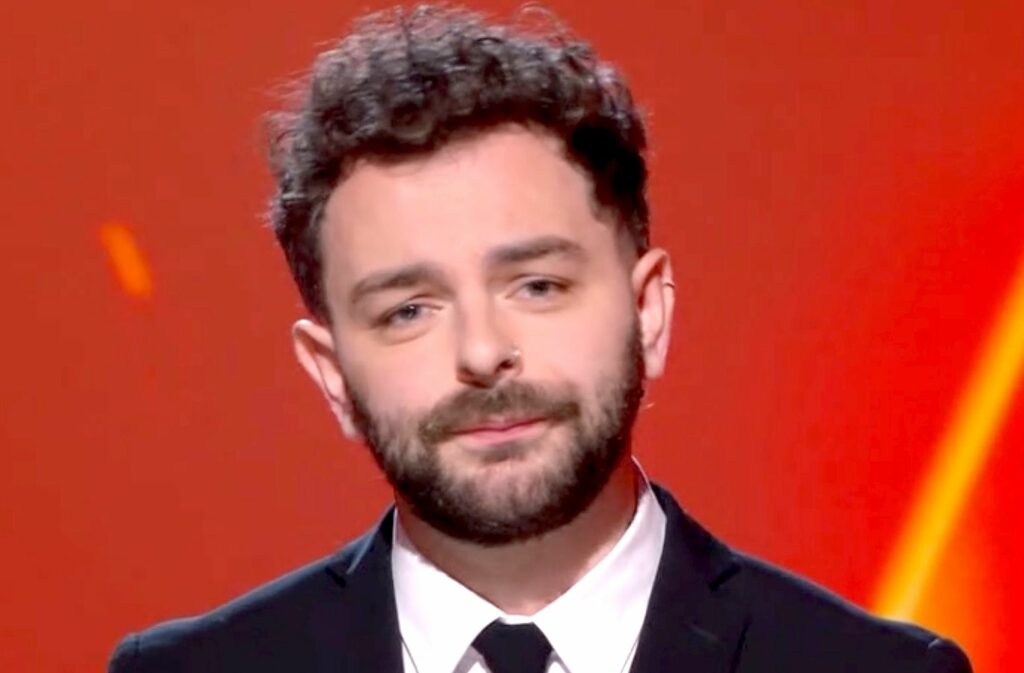 ''Non sono morto, sono scoppiato'': Lorenzo Fragola, vincitore di X Factor, a Le Iene parla della sua depressione ''Non sono morto, sono scoppiato'': Lorenzo Fragola, vincitore di X Factor, a Le Iene parla della sua depressione