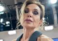 Barbara D'Urso alle prove di Ballando con le stelle con il tutore