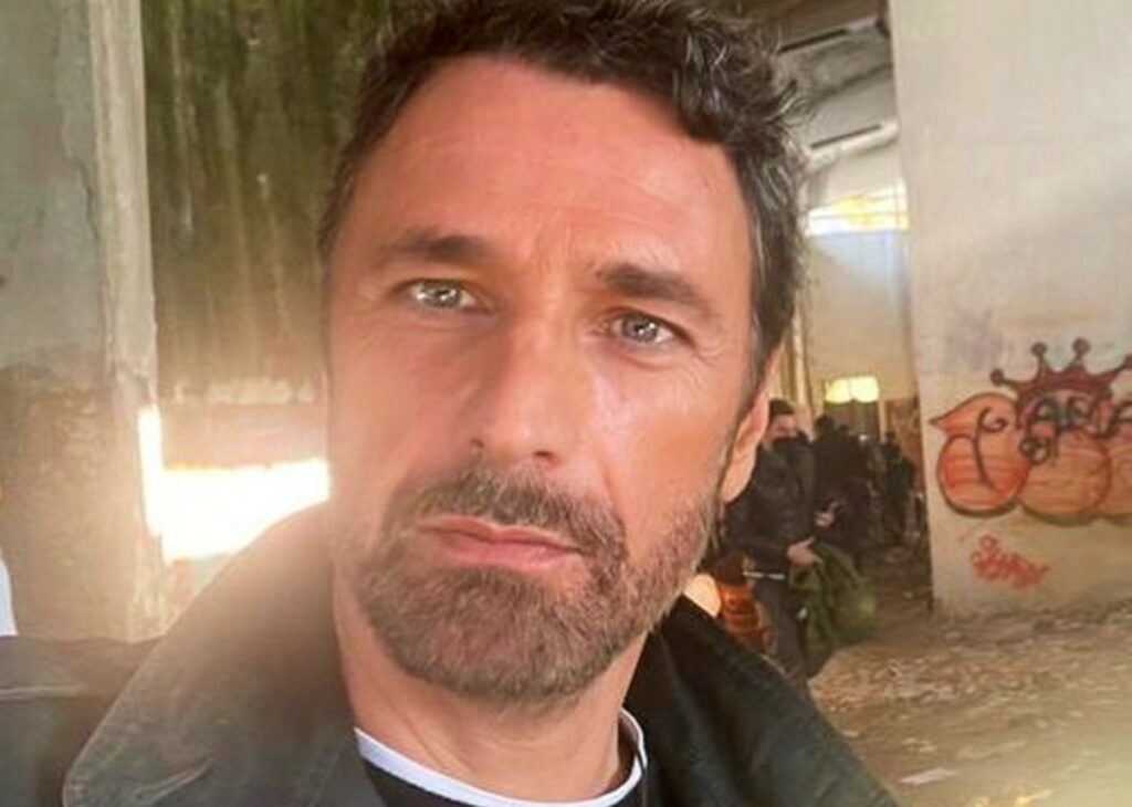 ''Avevo proposto di far morire Don Massimo'': Raoul Bova dopo lo scandalo ha pensato di lasciare Don Matteo