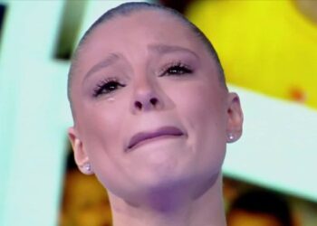 ''Mi rasarono la testa'': al GF Giulia Saponariu racconta tra le lacrime il rapimento di cui fu vittima a 3 anni ''Mi rasarono la testa'': al GF Giulia Saponariu racconta tra le lacrime il rapimento di cui fu vittima a 3 anni