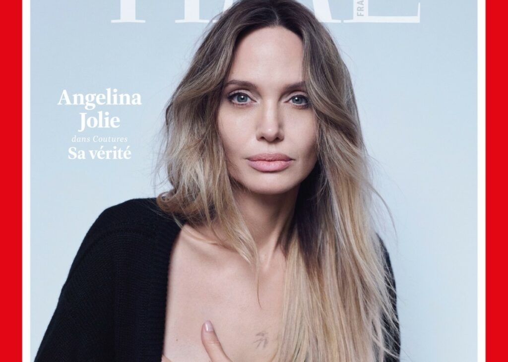 Angelina Jolie mostra le cicatrici a distanza di 12 anni dalla mastectomia preventiva, guarda