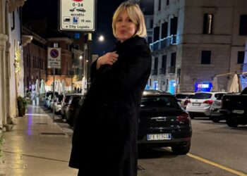 ''Baricentro spostato in avanti'': Federica Pellegrini incinta si regala una serata romantica col marito, foto col pancione ''Baricentro spostato in avanti'': Federica Pellegrini incinta si regala una serata romantica col marito, foto col pancione