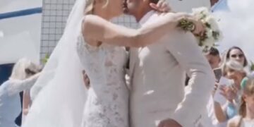 ''Un assaggio di felicità'': Natasha Stefanenko e Luca Sabbioni si sono sposati in chiesa a 30 anni dal sì in Comune, le foto