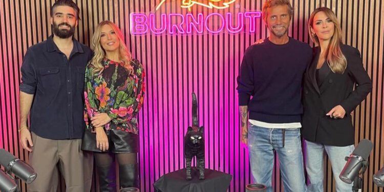 Selvaggia Lucarelli con l’ex marito Laerte Pappalardo e il futuro sposo Lorenzo: il motivo della nuova foto insieme da ''famiglia allargata''