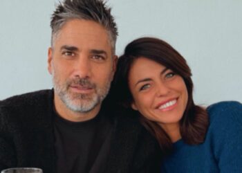 Pamela Camassa pazza di Stefano Russo: la foto dei due seduti al ristorante conquista i fan della 41enne