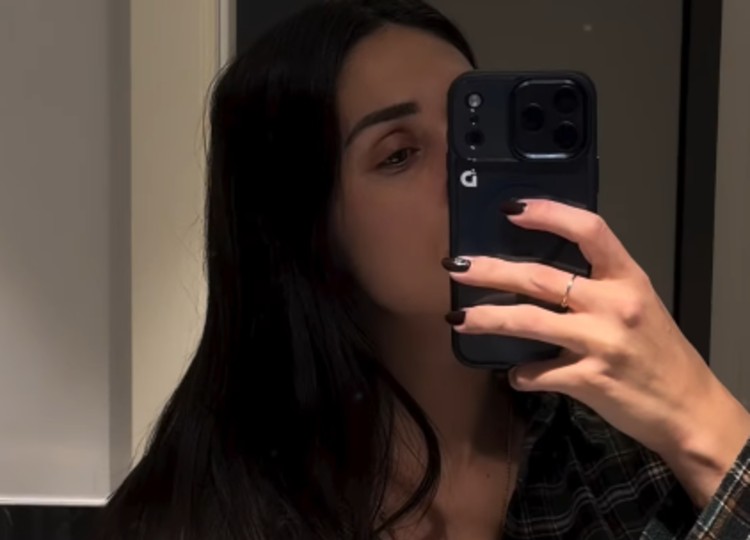 Cecilia Rodriguez continua a tirarsi il latte, ma Clara non ne vuole sapere Cecilia Rodriguez continua a tirarsi il latte, ma Clara non ne vuole sapere