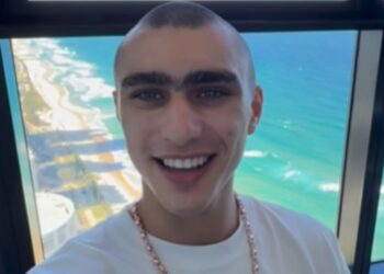 ''No telefono, non si può parlare, non si può leggere…'': Achille Costacurta sui social svela dove vola per 10 giorni