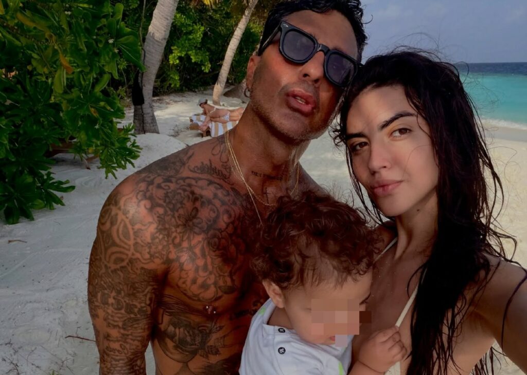 Sara Barbieri, compagna di Fabrizio Corona, svela a chi somiglia di più il figlio Thiago, guarda