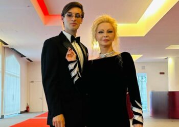 ''A noi non importa'': Patty Pravo felice col fidanzato Simone Folco, più giovane di lei di oltre 40 anni, foto