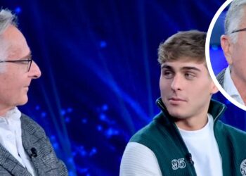 Paolo Bonolis in tv col figlio Davide che vorrebbe vederlo con una nuova compagna: ''Non vuole nessuno''. La replica del conduttore