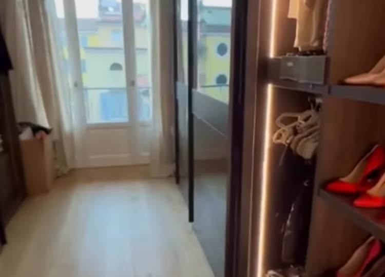 Belen Rodriguez mostra la sua nuova cabina armadio