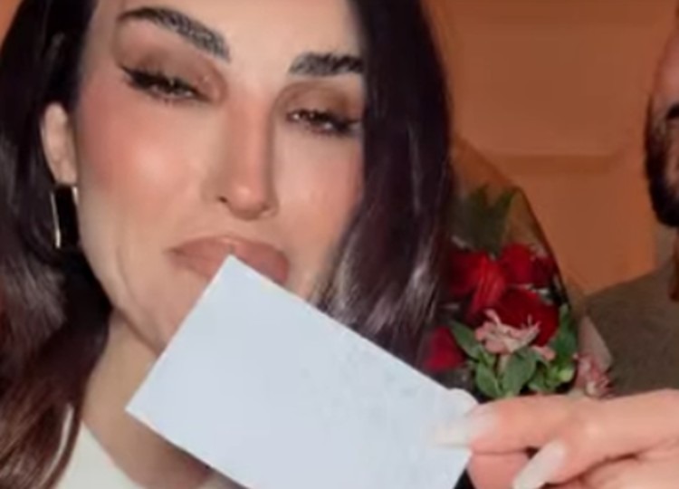 Rosa Perrotta si commuove per gli auguri dei figli