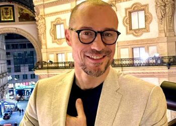 ''Mio figlio fa il cameriere'': Stefano Accorsi si racconta e svela la professione di Orlando, avuto da Laetitia Casta