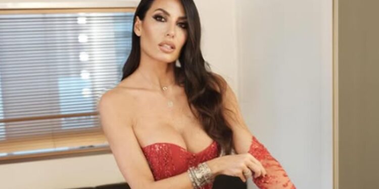 ''15 minuti di esercizi al giorno'': Elisabetta Gregoraci svela i segreti di bellezza che a 46 anni la fanno restare al top
