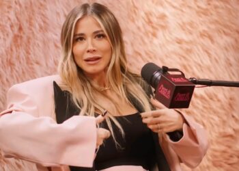 ''Non c’è bisogno di essere sempre vestita troppo stretta, troppo scollata'': Diletta Leotta ospite della Cabello con look 'oversize'