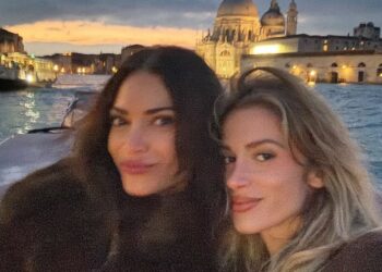 Elodie e la foto con Franceska Nuredini a Venezia condivisa nel giorno di San Valentino: lo scatto cattura l'attenzione Elodie e la foto con Franceska Nuredini a Venezia condivisa nel giorno di San Valentino: lo scatto cattura l'attenzione
