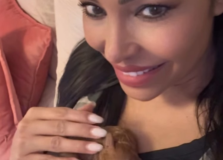 Carolina Marconi mostra il suo nuovo tenerissimo cucciolo