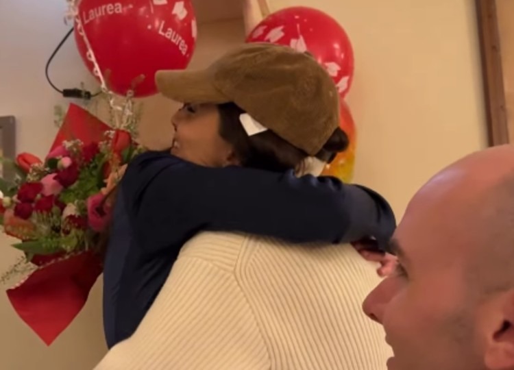 Elettra Lamborghini commossa per la laurea della sorella Elettra Lamborghini commossa per la laurea della sorella