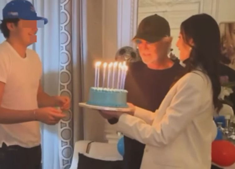 Nathan Falco Briatore compie 16 anni: la torta con mamma e papà