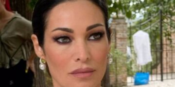 ''E’ stato squallidissimo'': Manuela Arcuri parla dell’amica che ha tentato di rubarle il marito durante la crisi