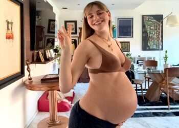 Arianna Montefiori, moglie di Briga, mostra il pancione enorme di 35 settimane: Diana Del Bufalo commenta divertita