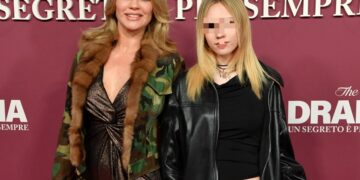 Anna Falchi porta la figlia 15enne Alyssa sul red carpet della première di The Drama a Roma: guarda