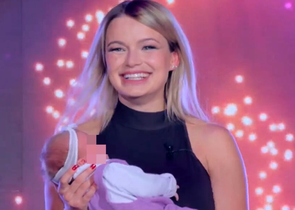 ''Il momento più brutto della mia vita'': Mercedesz Henger in tv parla del parto e presenta a tutti la figlia Aurora