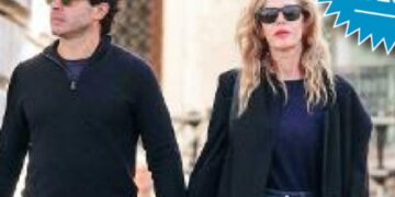 Alessia Marcuzzi ritrova l’amore con Tiago Schietti: tra i due passeggiate mano nella mano e bacio, foto