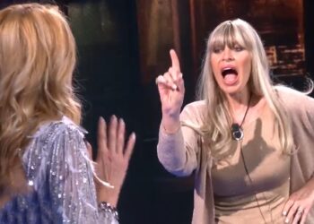 ''Sei isterica!'': al GF Vip è scontro acceso tra Alessandra Mussolini e Adriana Volpe, che le fa una battutaccia sul vibratore