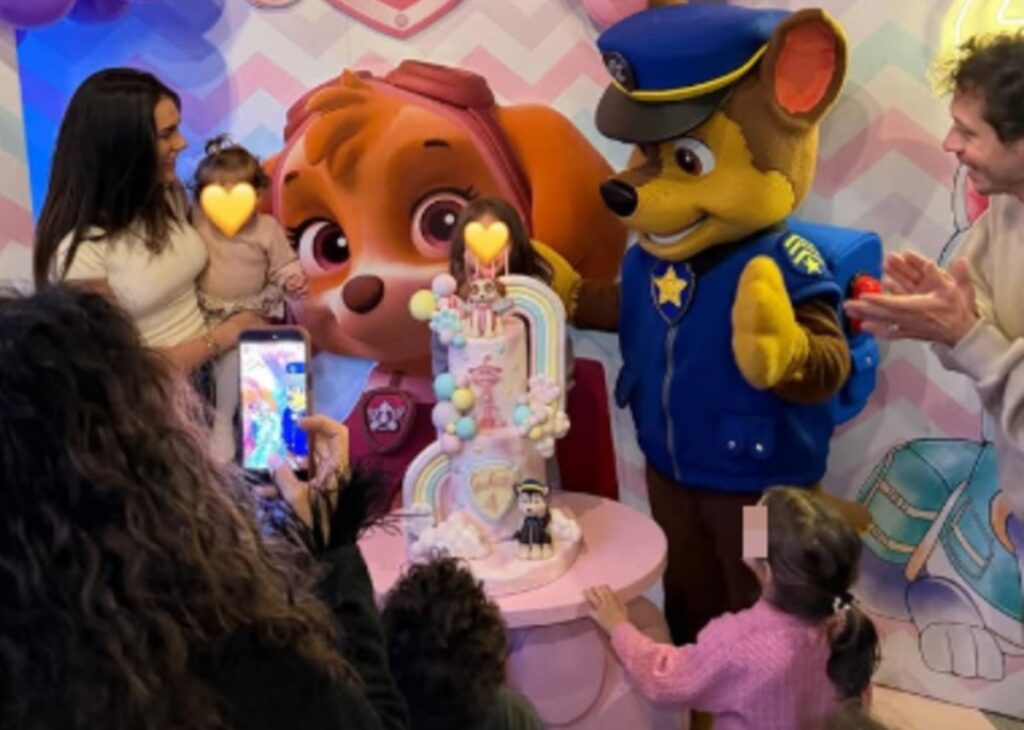 Valentino Rossi e Francesca Sofia Novello festeggiano i 4 anni di Giulietta: ecco il tema scelto per il party, guarda